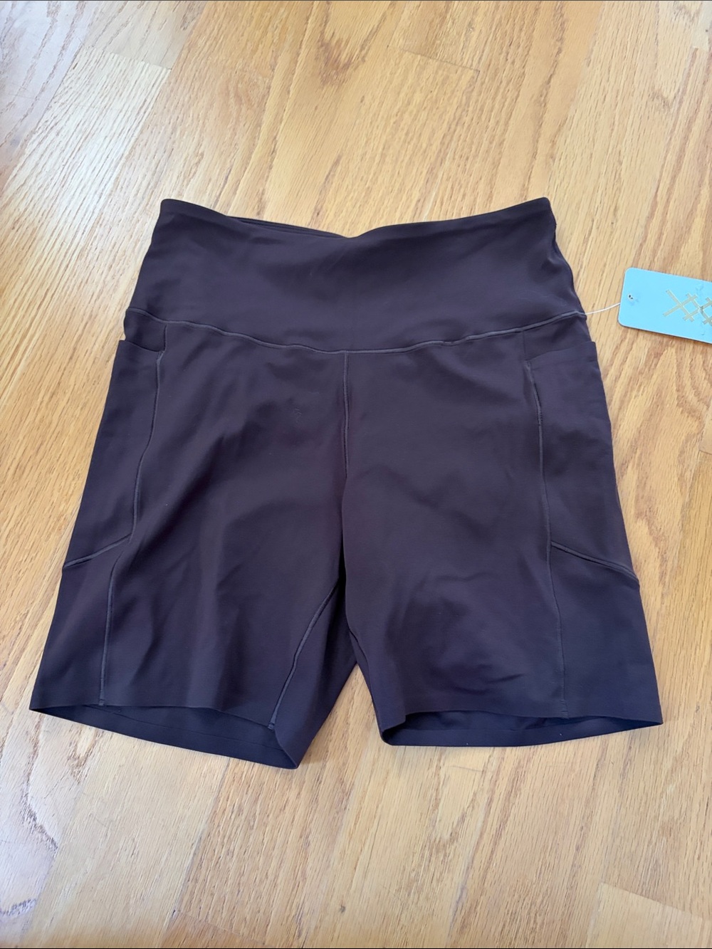 Rhone revive 6 inch short NWT coffee Brown size medium